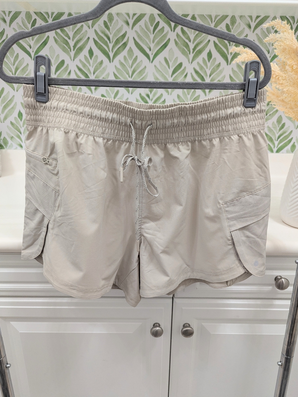 Layer 8 Light Beige Drawstring Women’s Shorts Active Workout Gym Large Cinching
